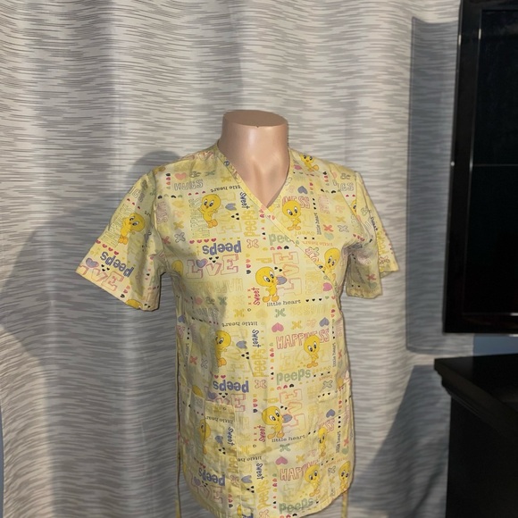 Tweety Bird Scrub Top - Picture 6 of 6
